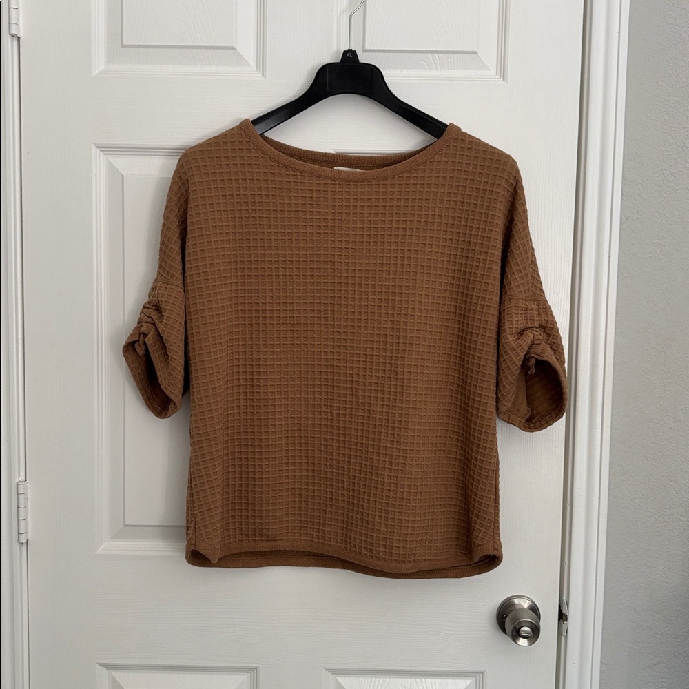 Max Studio Tan Textured Knit Top NWOT
Wt67